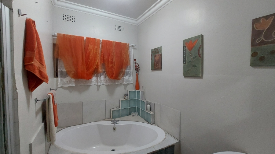 5 Bedroom Property for Sale in Protea Park North West